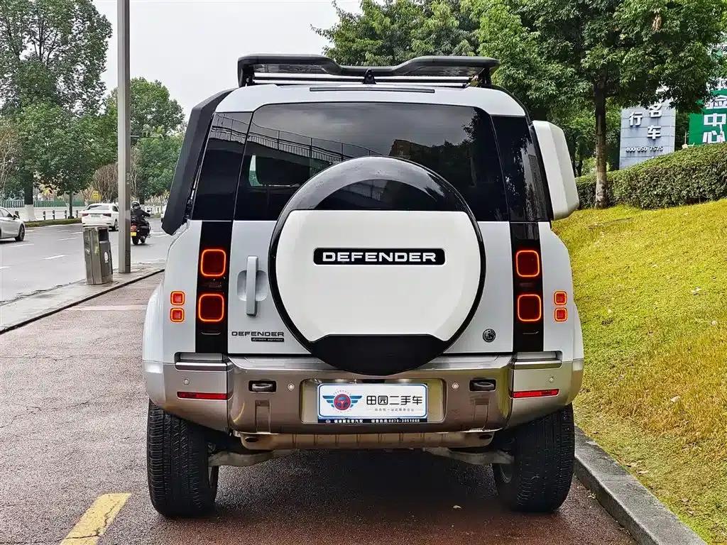 Land Rover Defender 2022 90 2.0T P300 Tiger Edition — миниатюра 5
