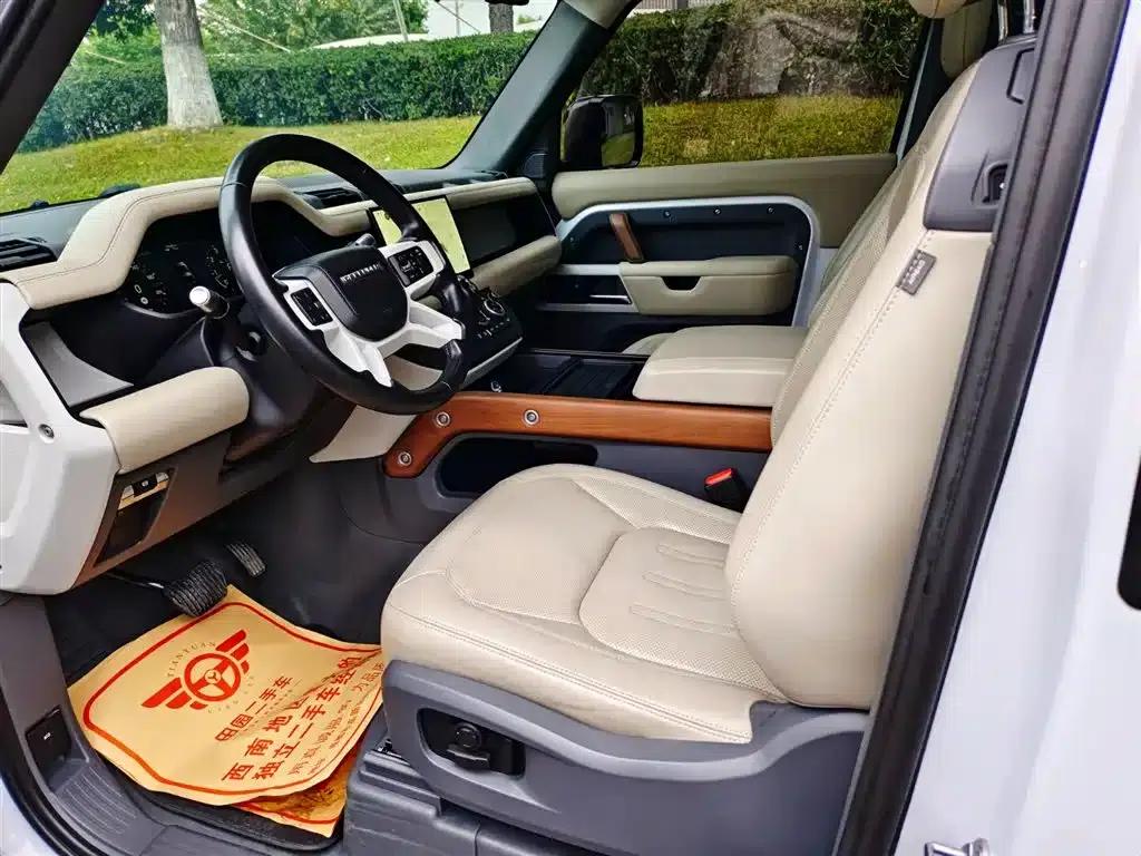 Land Rover Defender 2022 90 2.0T P300 Tiger Edition — миниатюра 7