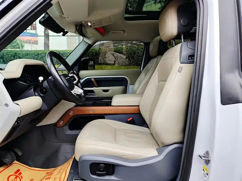 Land Rover Defender 2022 90 2.0T P300 Tiger Edition — миниатюра 8