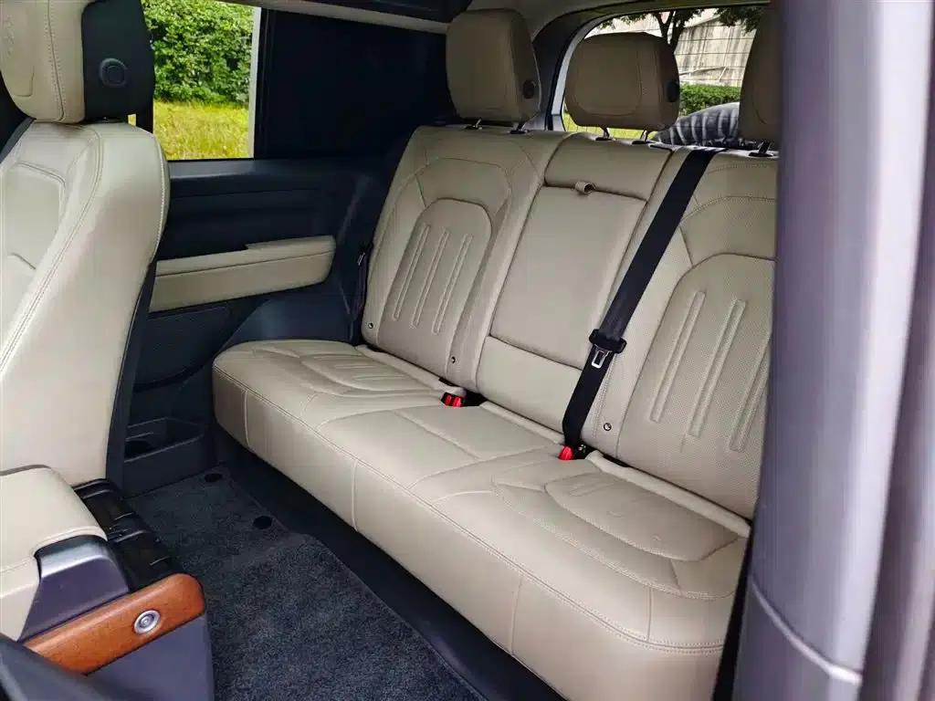 Land Rover Defender 2022 90 2.0T P300 Tiger Edition — миниатюра 9
