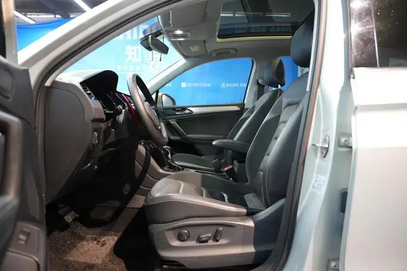 Tiguan L 2019 380TSI Automatic 4WD Smart Luxury Edition (China VI Emission Standard) — миниатюра 19