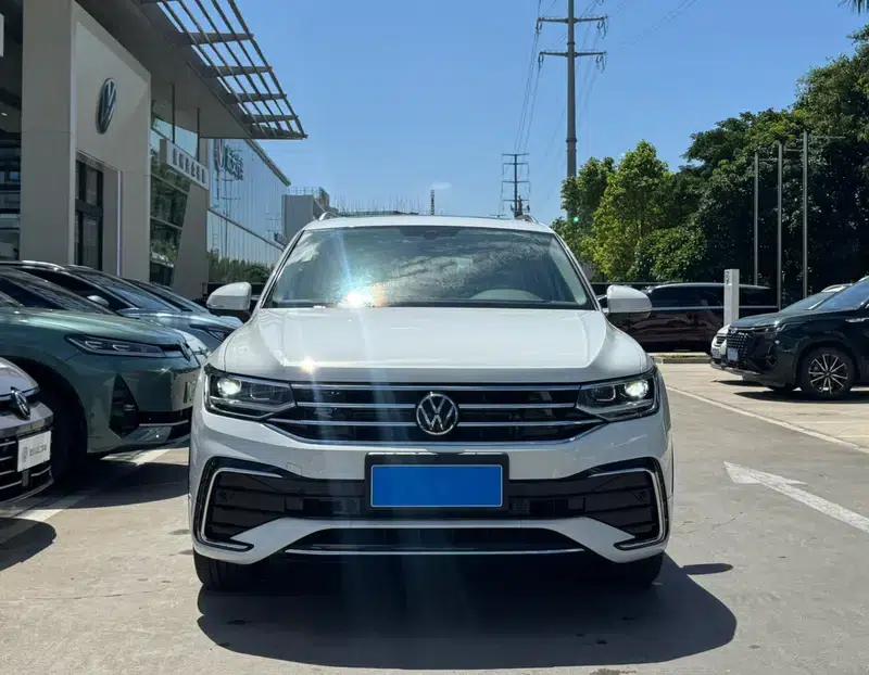 Tiguan L 2025 Outstanding Edition 330TSI 2WD R-Line Dragon Edition — миниатюра 2