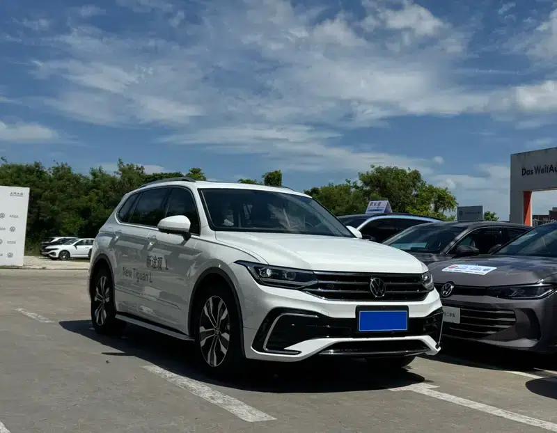 Tiguan L 2025 Outstanding Edition 330TSI 2WD R-Line Dragon Edition — миниатюра 3
