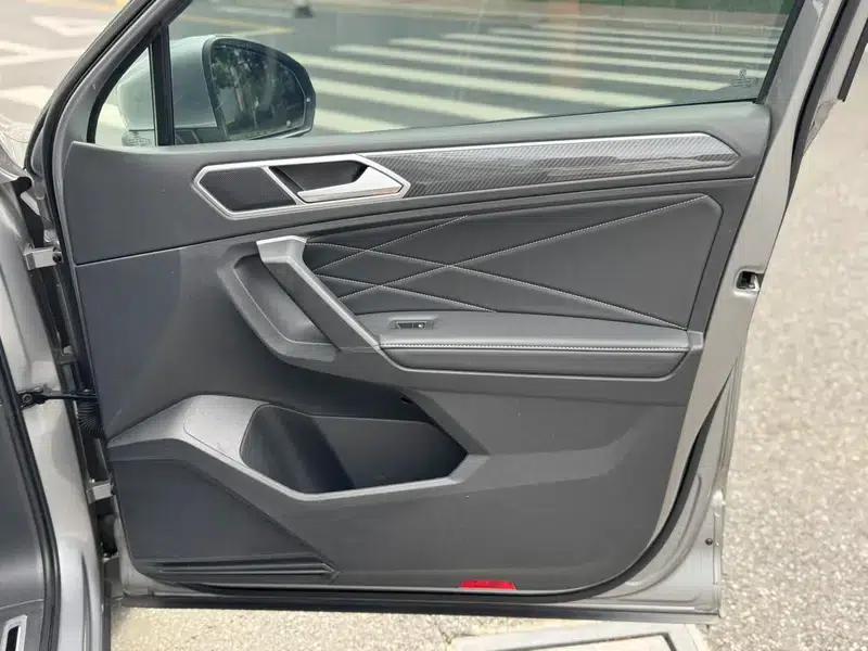 Tiguan L 2022 330TSI Automatic 2WD R-Line Premium Edition — миниатюра 12