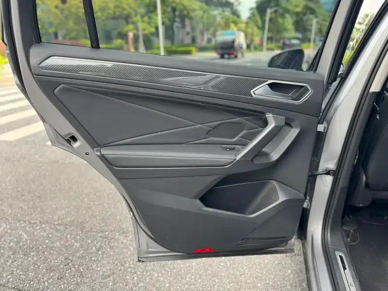 Tiguan L 2022 330TSI Automatic 2WD R-Line Premium Edition — миниатюра 13