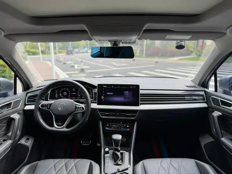Tiguan L 2022 330TSI Automatic 2WD R-Line Premium Edition — миниатюра 22
