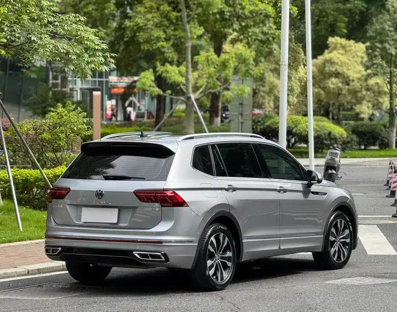 Tiguan L 2022 330TSI Automatic 2WD R-Line Premium Edition — миниатюра 7