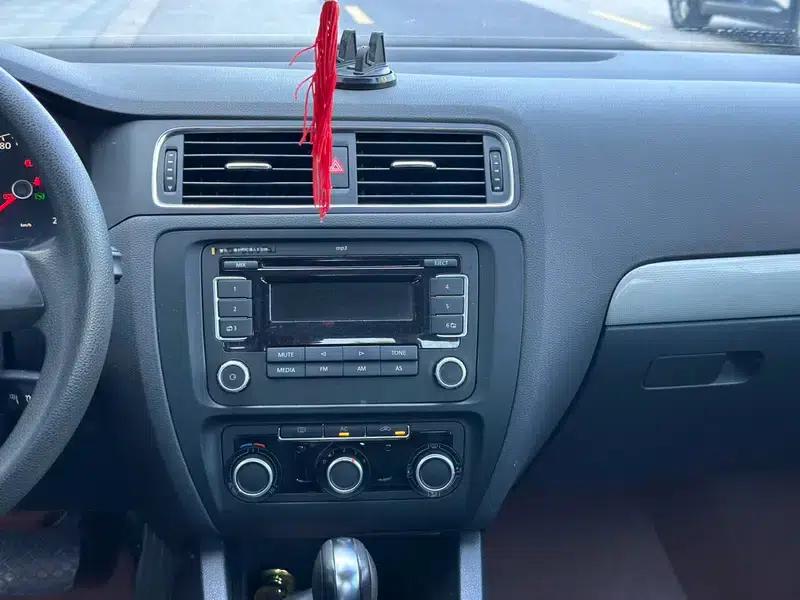 2012 Volkswagen Sagitar 1.6L Automatic Comfort Model — миниатюра 6