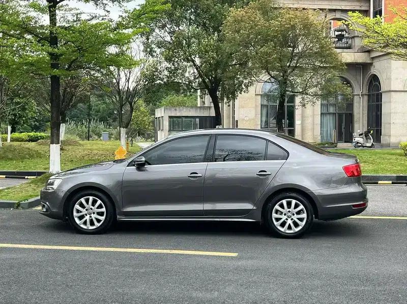 2012 Volkswagen Sagitar 1.6L Automatic Comfort Model — миниатюра 3
