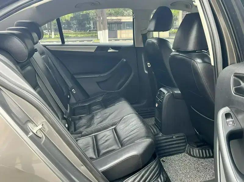 2012 Volkswagen Sagitar 1.6L Automatic Comfort Model — миниатюра 9