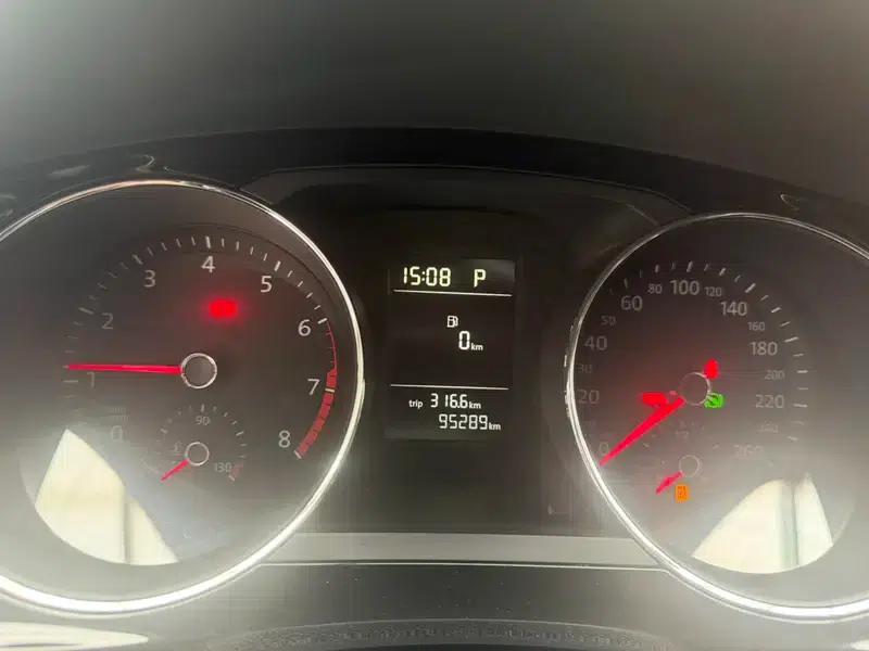 2015 Volkswagen Sagitar 230TSI Automatic Comfort Model — миниатюра 9
