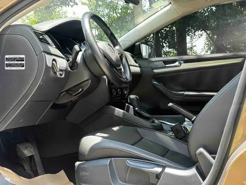 2015 Volkswagen Sagitar 230TSI Automatic Comfort Model — миниатюра 10