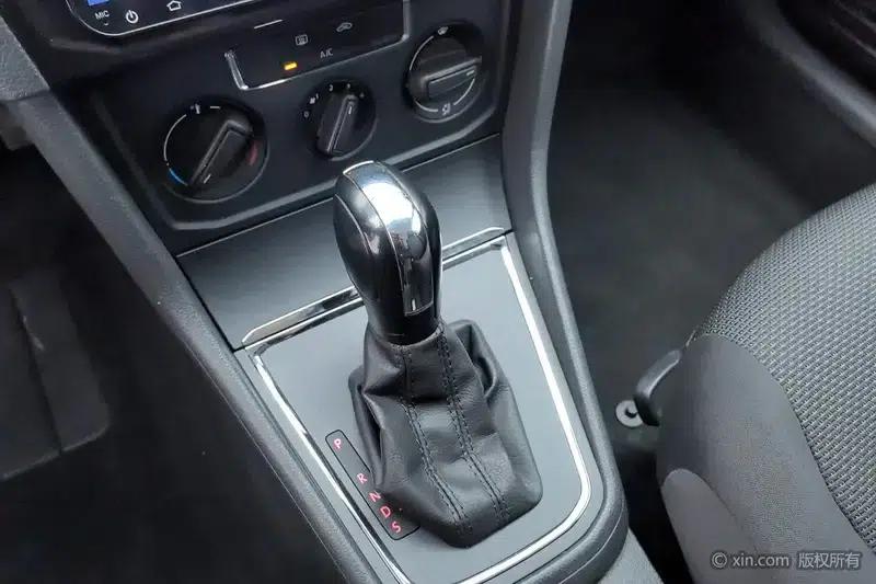 2017 Volkswagen Bora 1.6L Automatic Fashion Edition — миниатюра 15