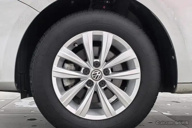 2017 Volkswagen Bora 1.6L Automatic Fashion Edition — миниатюра 9