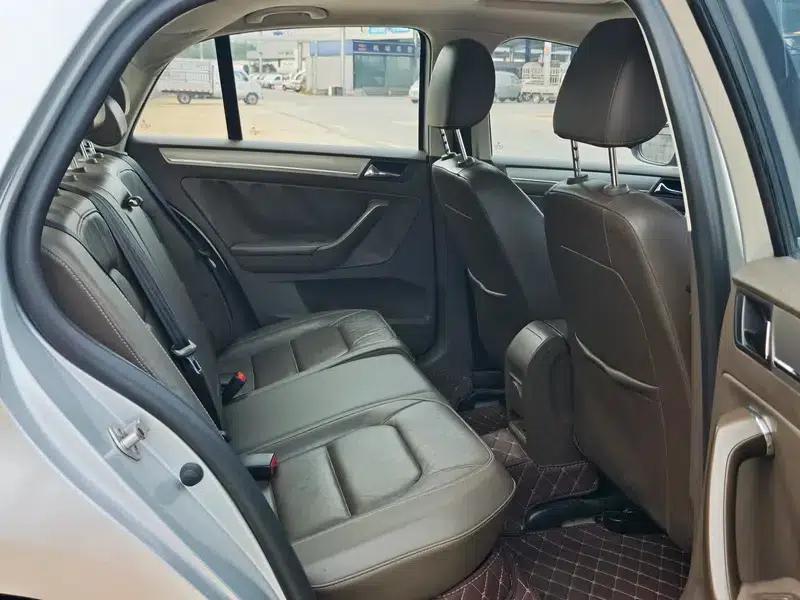 2013 Volkswagen Bora 1.6L Automatic Comfort Model — миниатюра 12