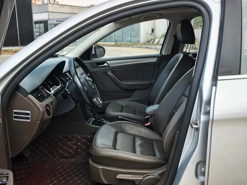 2013 Volkswagen Bora 1.6L Automatic Comfort Model — миниатюра 10