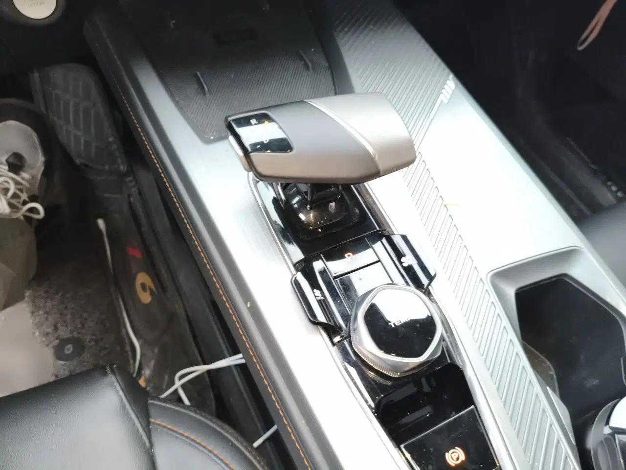 CHANGAN OSHAN Z6 New Energy 2023 ZhiDian iDD 150KM Flagship PLUS — миниатюра 13