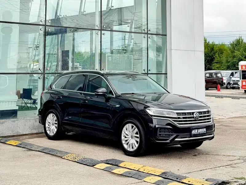 2023 Volkswagen Touareg 2.0TSI R-Line — миниатюра 3