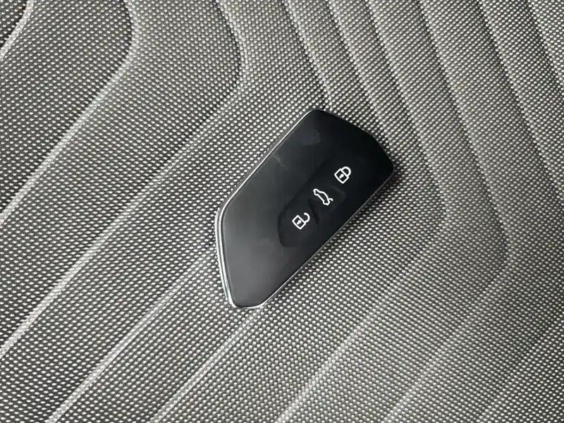 Volkswagen ID.3 2024 Outstanding Edition — миниатюра 11