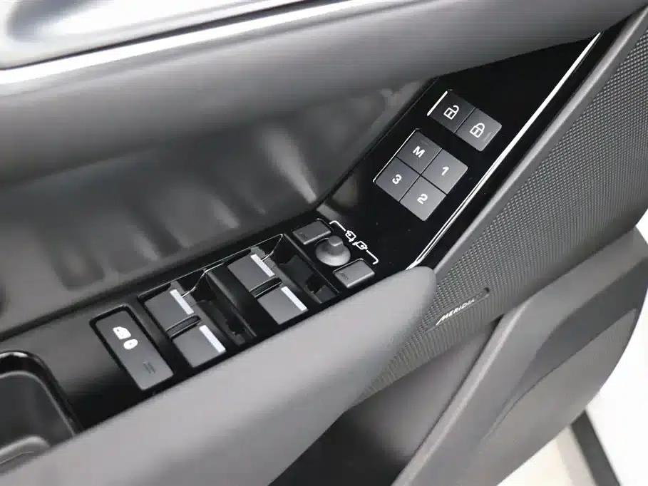 Range Rover Velar 2024 Dynamic SE — миниатюра 11