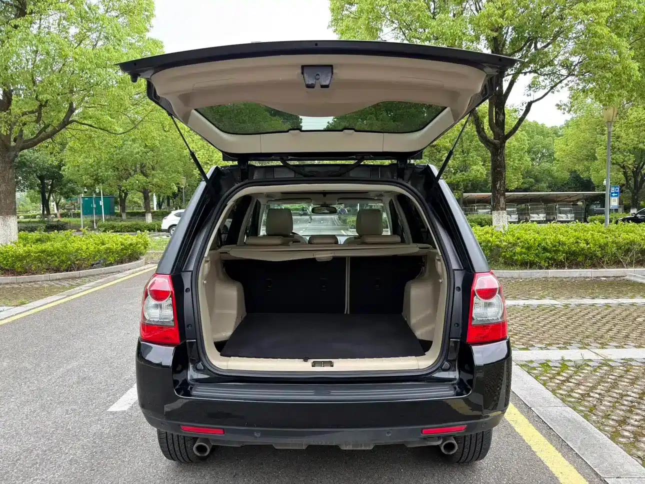 Freelander 2 2010 3.2 i6 Automatic HSE Petrol Version — миниатюра 12