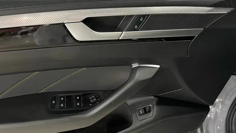 Volkswagen CC 2021 380TSI Striking Edition — миниатюра 19