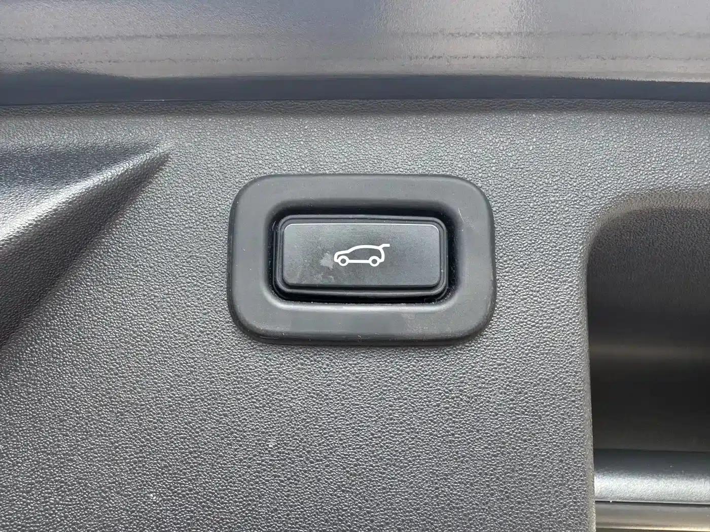 Discovery Sport New Energy 2022 Facelift P300e Plug-in Electric Hybrid — миниатюра 13