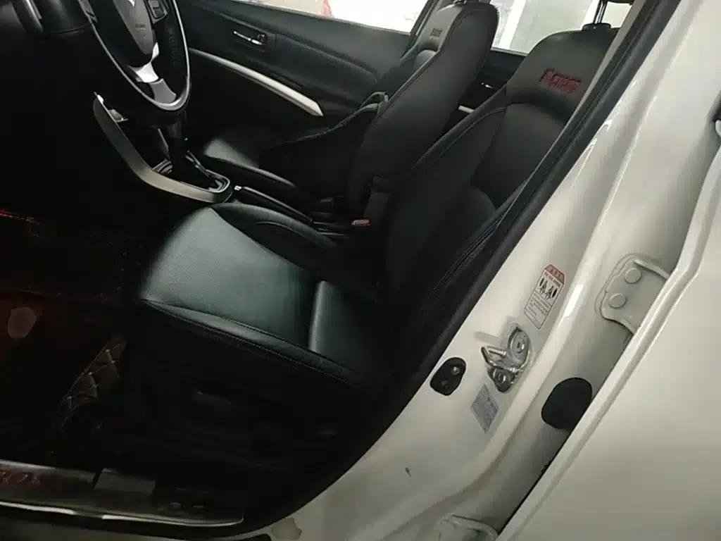 2015 Vitara 1.4T Automatic 2WD Premium — миниатюра 15