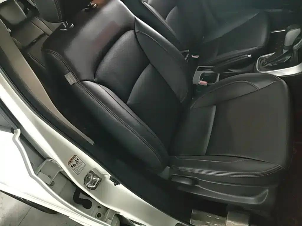2015 Vitara 1.4T Automatic 2WD Premium — миниатюра 25