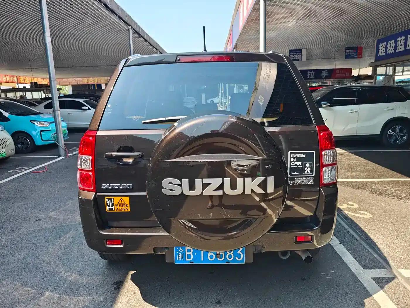 2012 Grand Vitara 2.4L AT Luxury Navigation 5-Door Edition — миниатюра 11