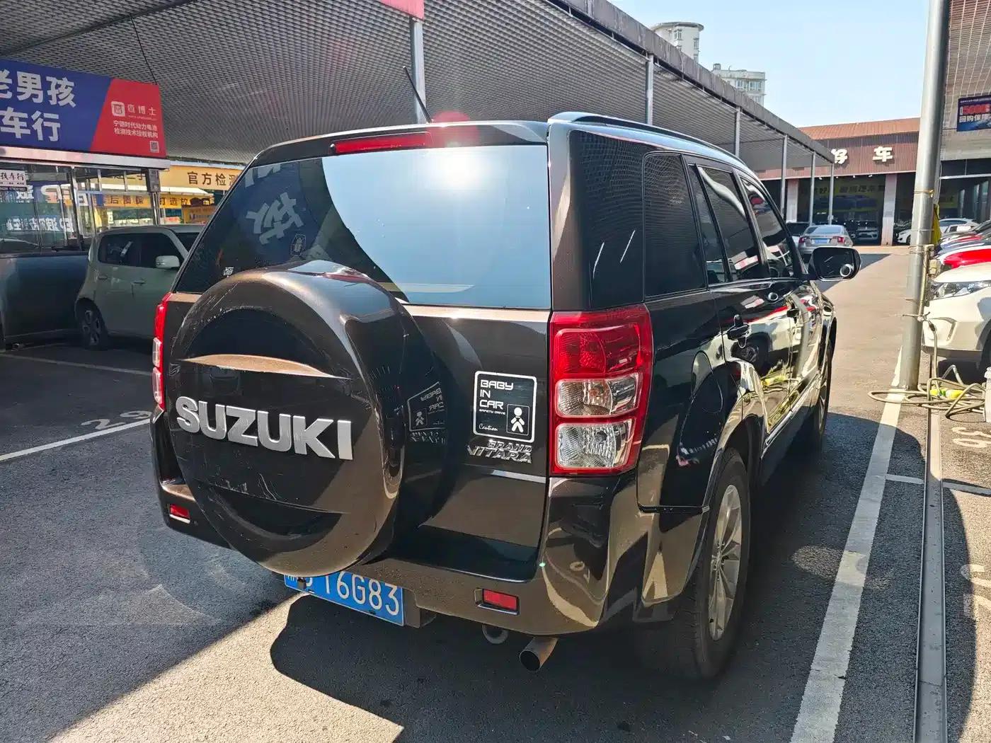 2012 Grand Vitara 2.4L AT Luxury Navigation 5-Door Edition — миниатюра 12