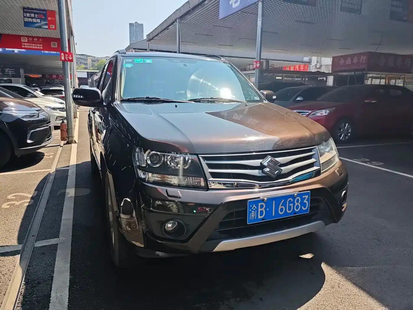 2012 Grand Vitara 2.4L AT Luxury Navigation 5-Door Edition — миниатюра 3