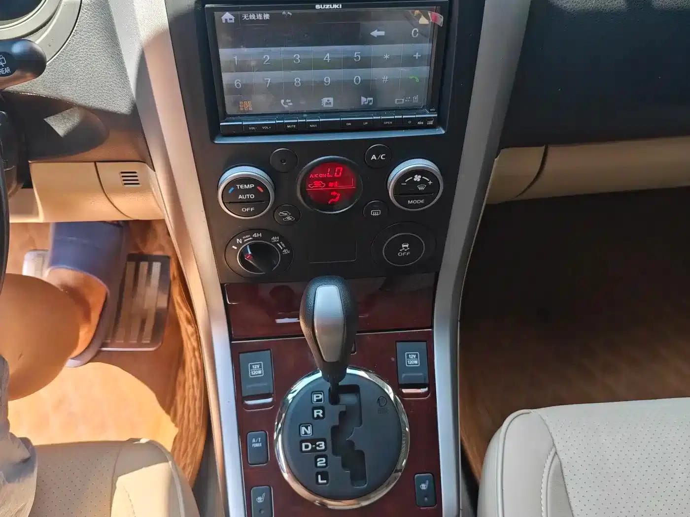 2012 Grand Vitara 2.4L AT Luxury Navigation 5-Door Edition — миниатюра 6
