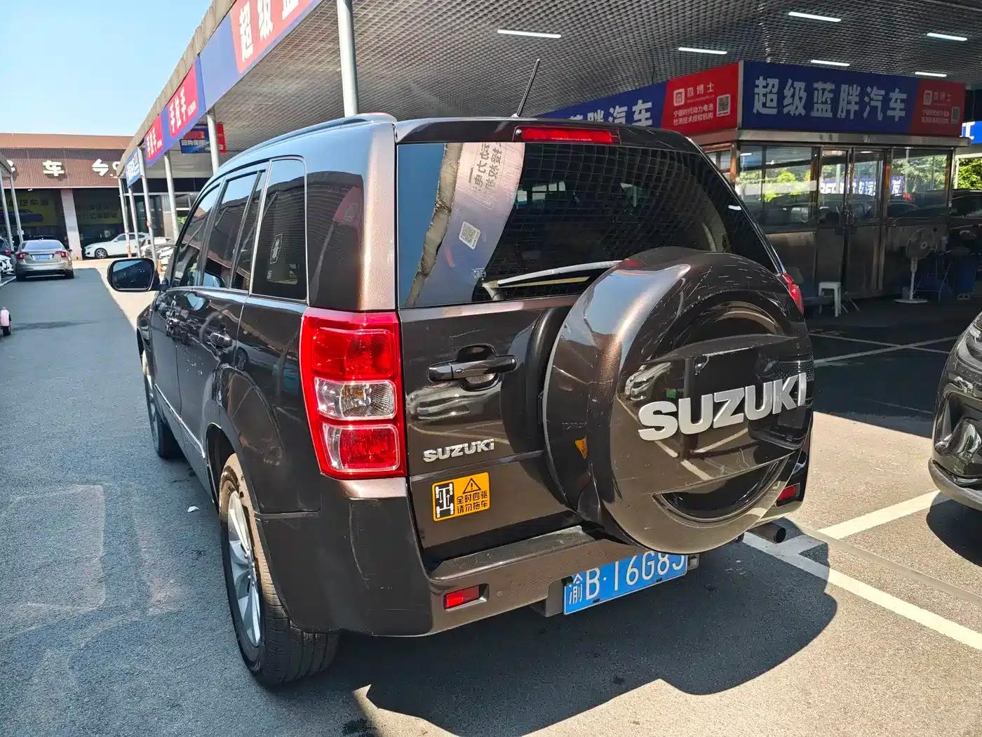 2012 Grand Vitara 2.4L AT Luxury Navigation 5-Door Edition — миниатюра 10