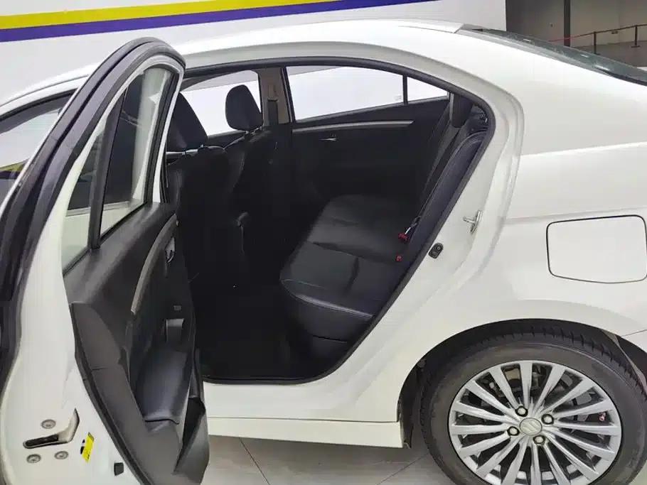 Ciaz 2015 1.6L Automatic Enjoyment Edition — миниатюра 11