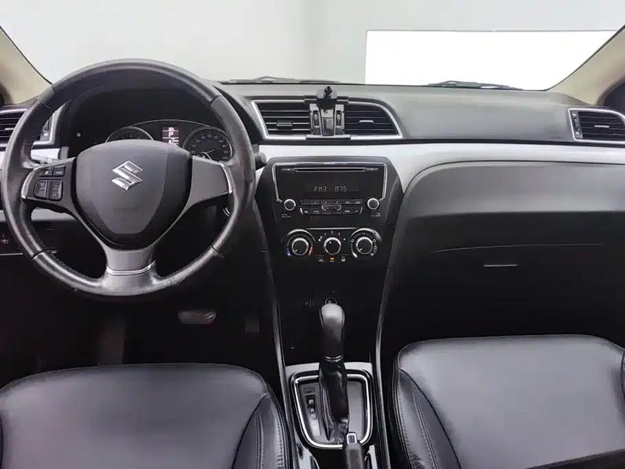 Ciaz 2015 1.6L Automatic Enjoyment Edition — миниатюра 12