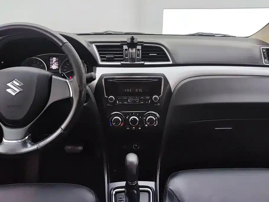 Ciaz 2015 1.6L Automatic Enjoyment Edition — миниатюра 13