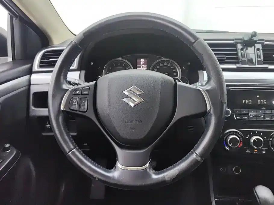 Ciaz 2015 1.6L Automatic Enjoyment Edition — миниатюра 15