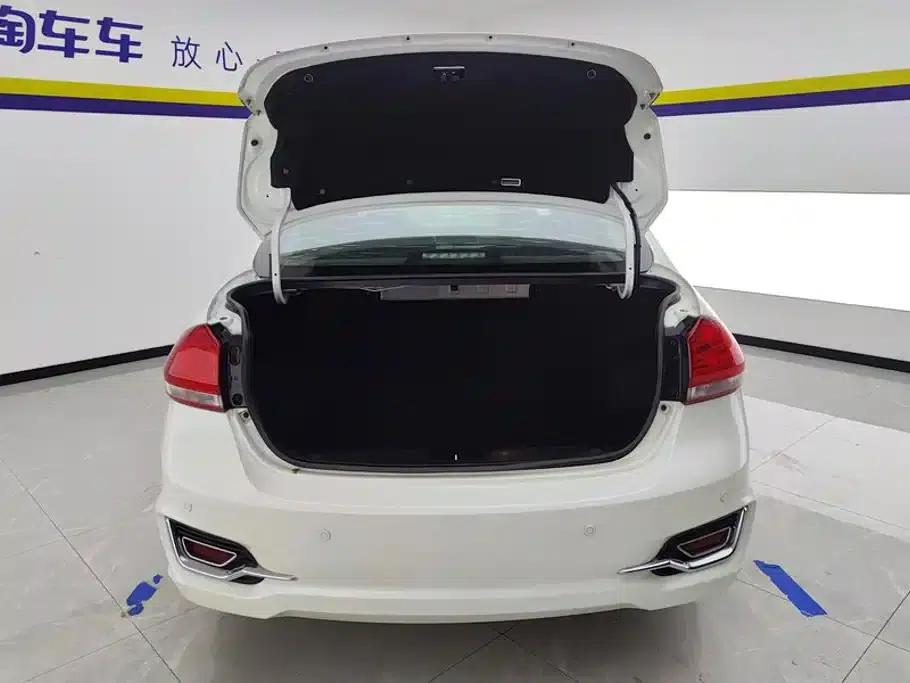 Ciaz 2015 1.6L Automatic Enjoyment Edition — миниатюра 4