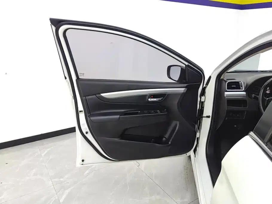 Ciaz 2015 1.6L Automatic Enjoyment Edition — миниатюра 7