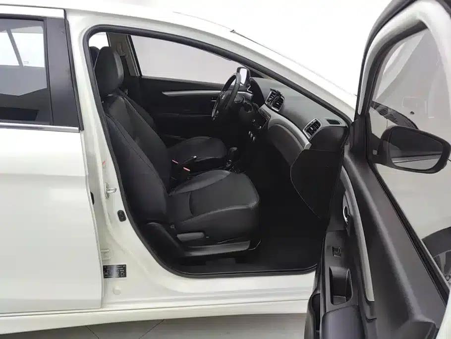 Ciaz 2015 1.6L Automatic Enjoyment Edition — миниатюра 8
