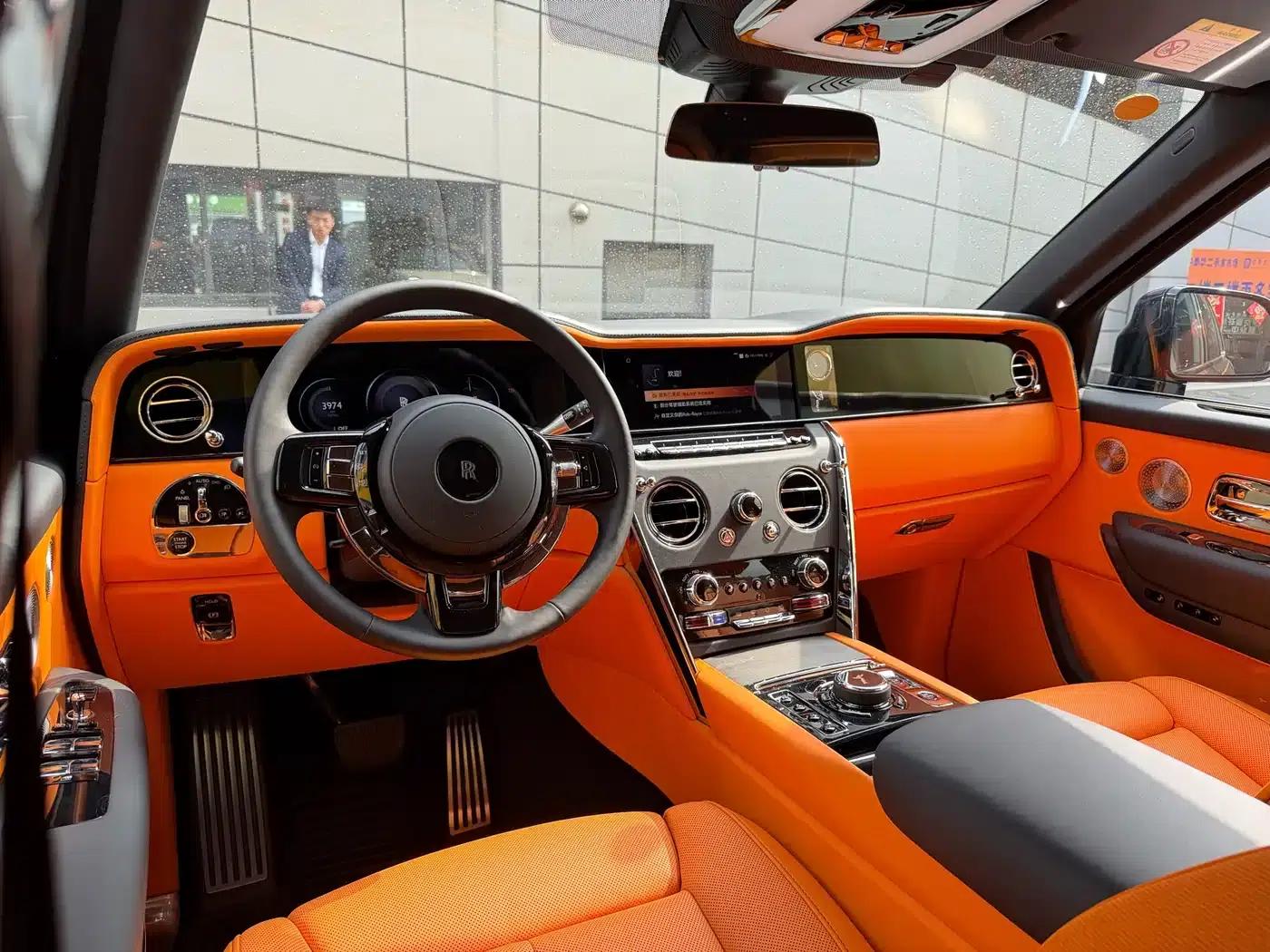 2024 Cullinan, four-seater version — миниатюра 11