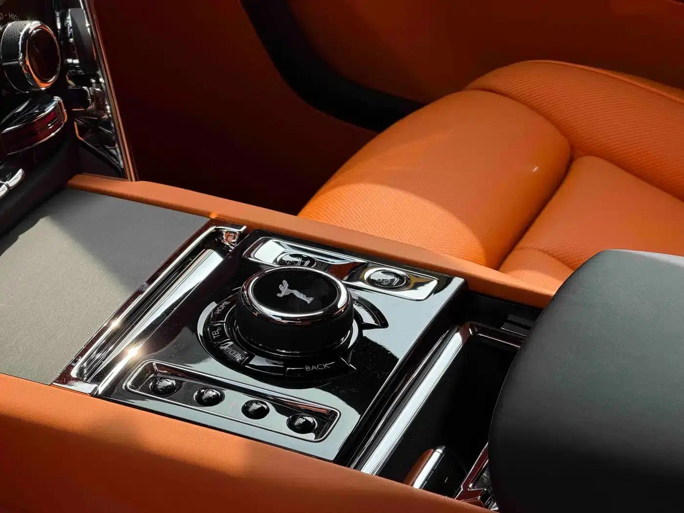 2024 Cullinan, four-seater version — миниатюра 13