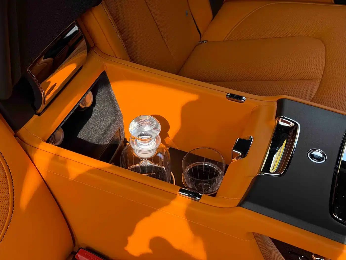 2024 Cullinan, four-seater version — миниатюра 16