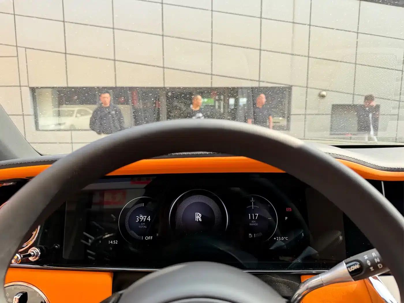 2024 Cullinan, four-seater version — миниатюра 18