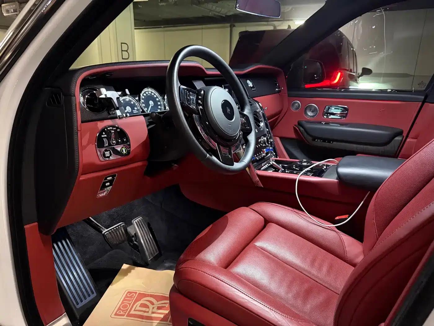 2018 Cullinan, four-seater version — миниатюра 5