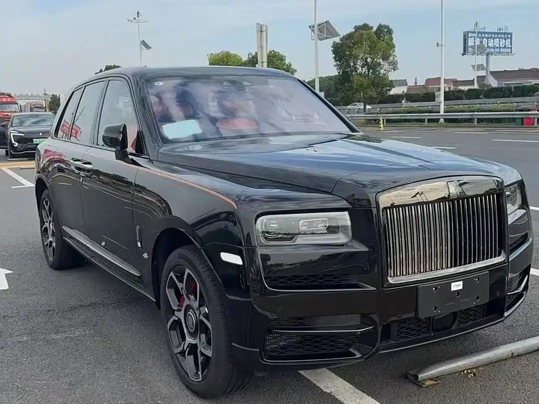 2020 Cullinan Black Badge — миниатюра 5
