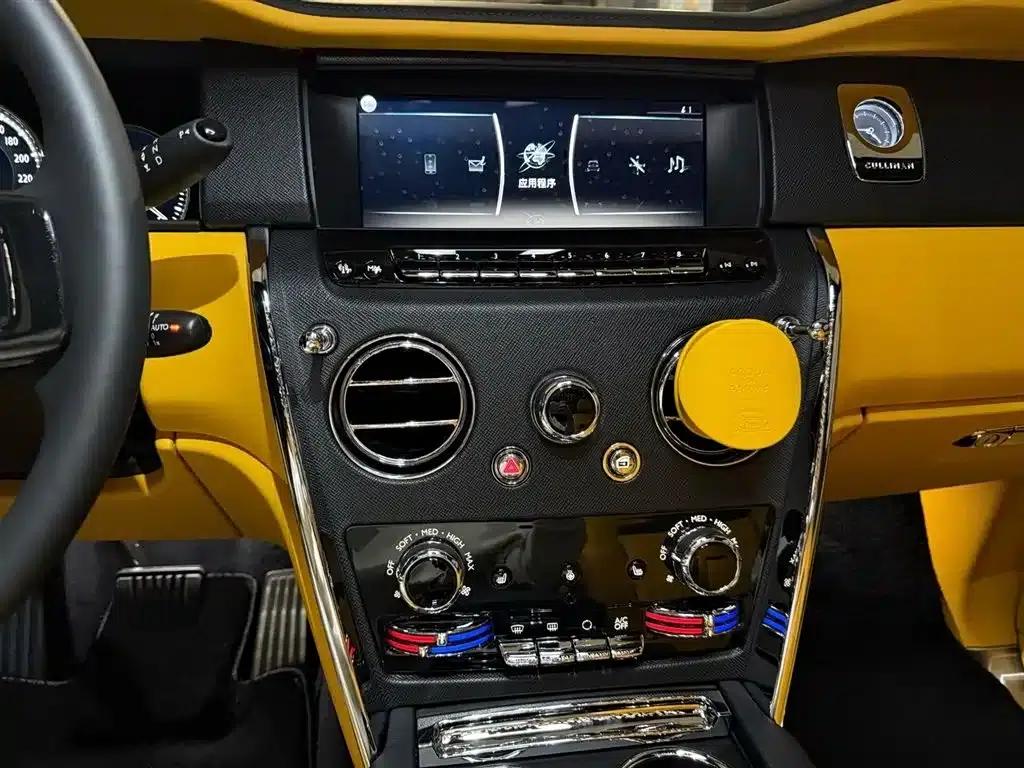 2024 Cullinan, four-seater version — миниатюра 9