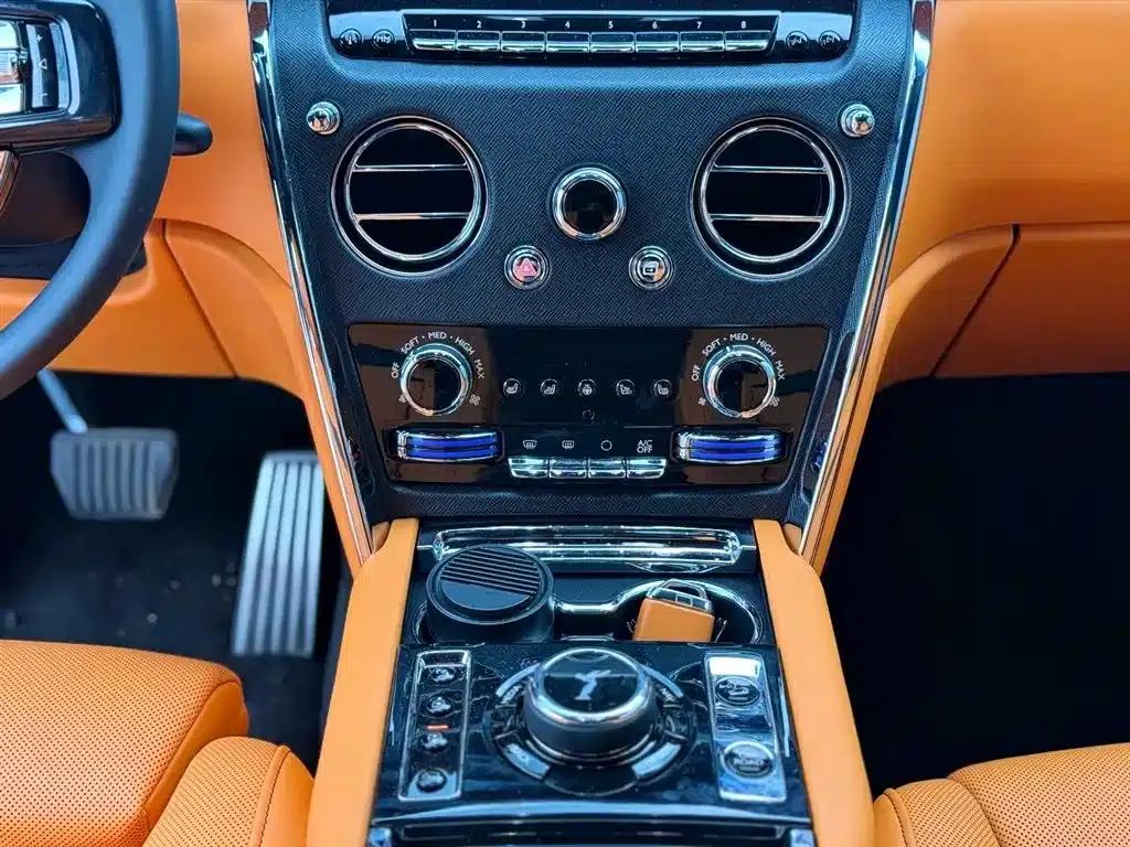 2024 Cullinan, four-seater version — миниатюра 9