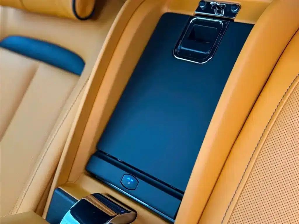 2024 Cullinan, four-seater version — миниатюра 10